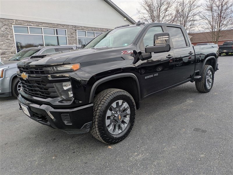 Used 2024 Chevrolet Silverado 2500 Custom w/ Custom Value Package image 1