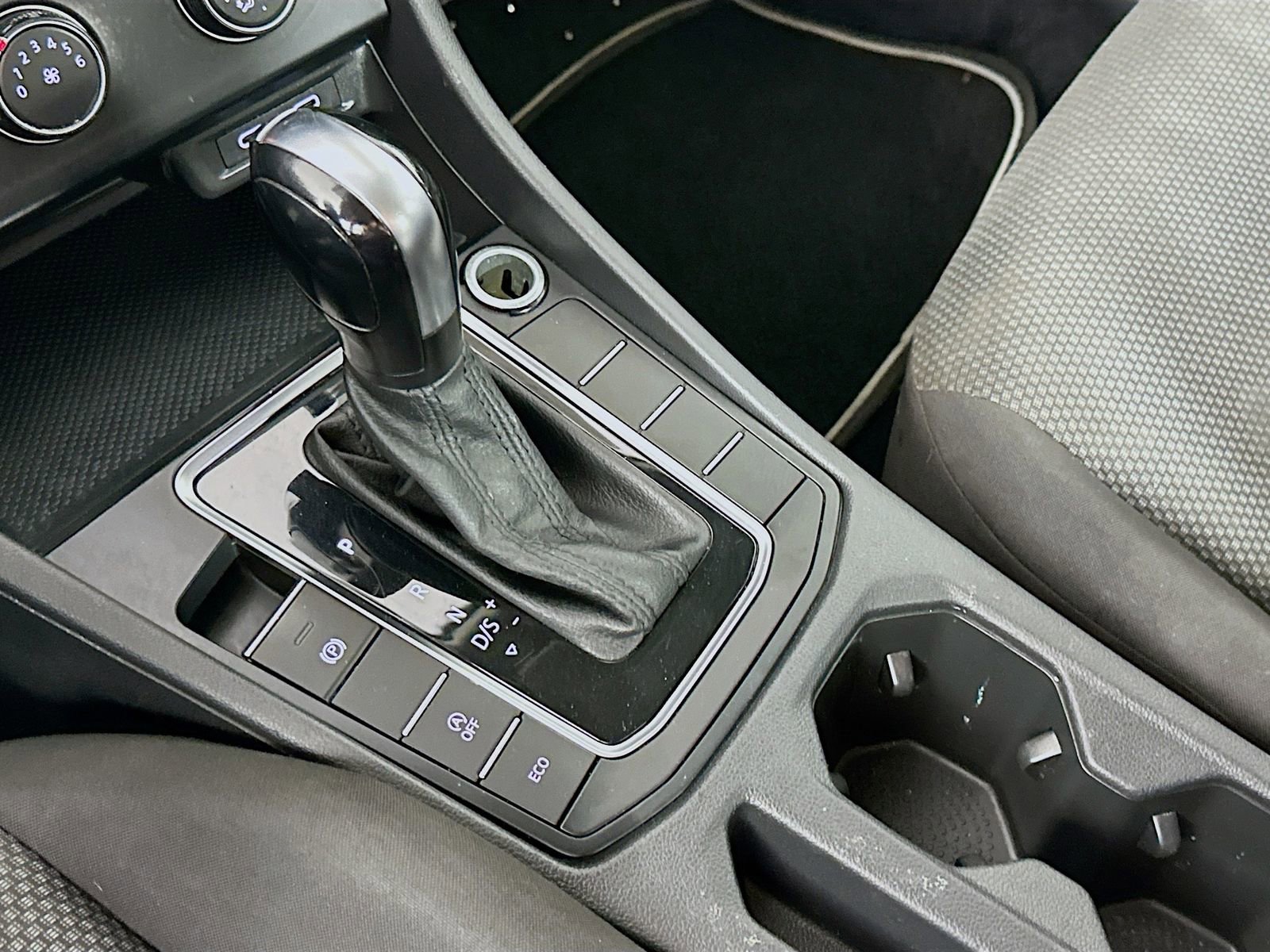 Used 2021 Volkswagen Jetta SE FWD image 16