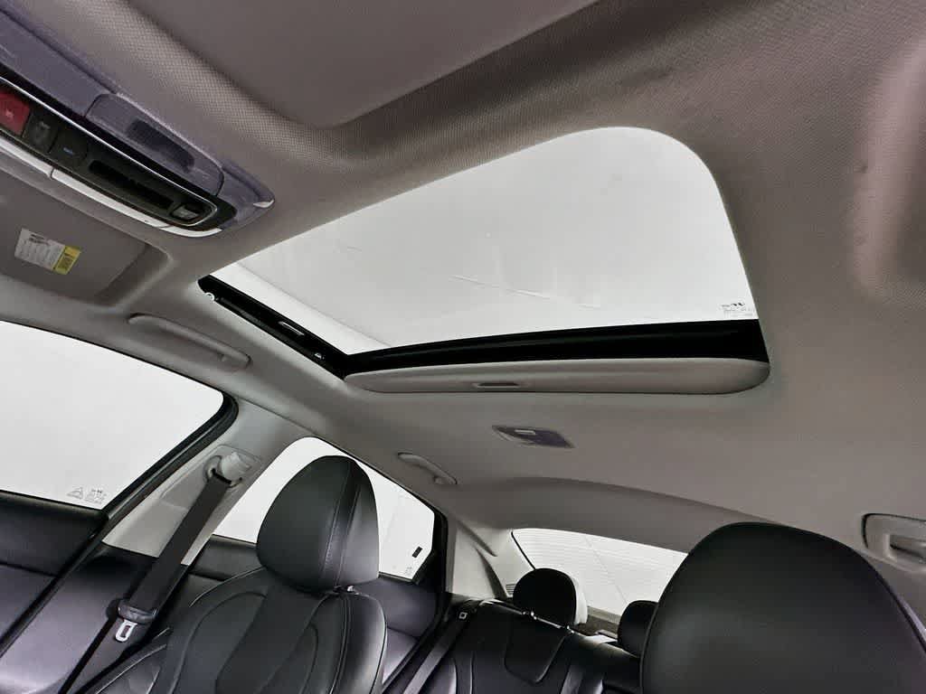 Used 2022 Hyundai Elantra Limited FWD image 32