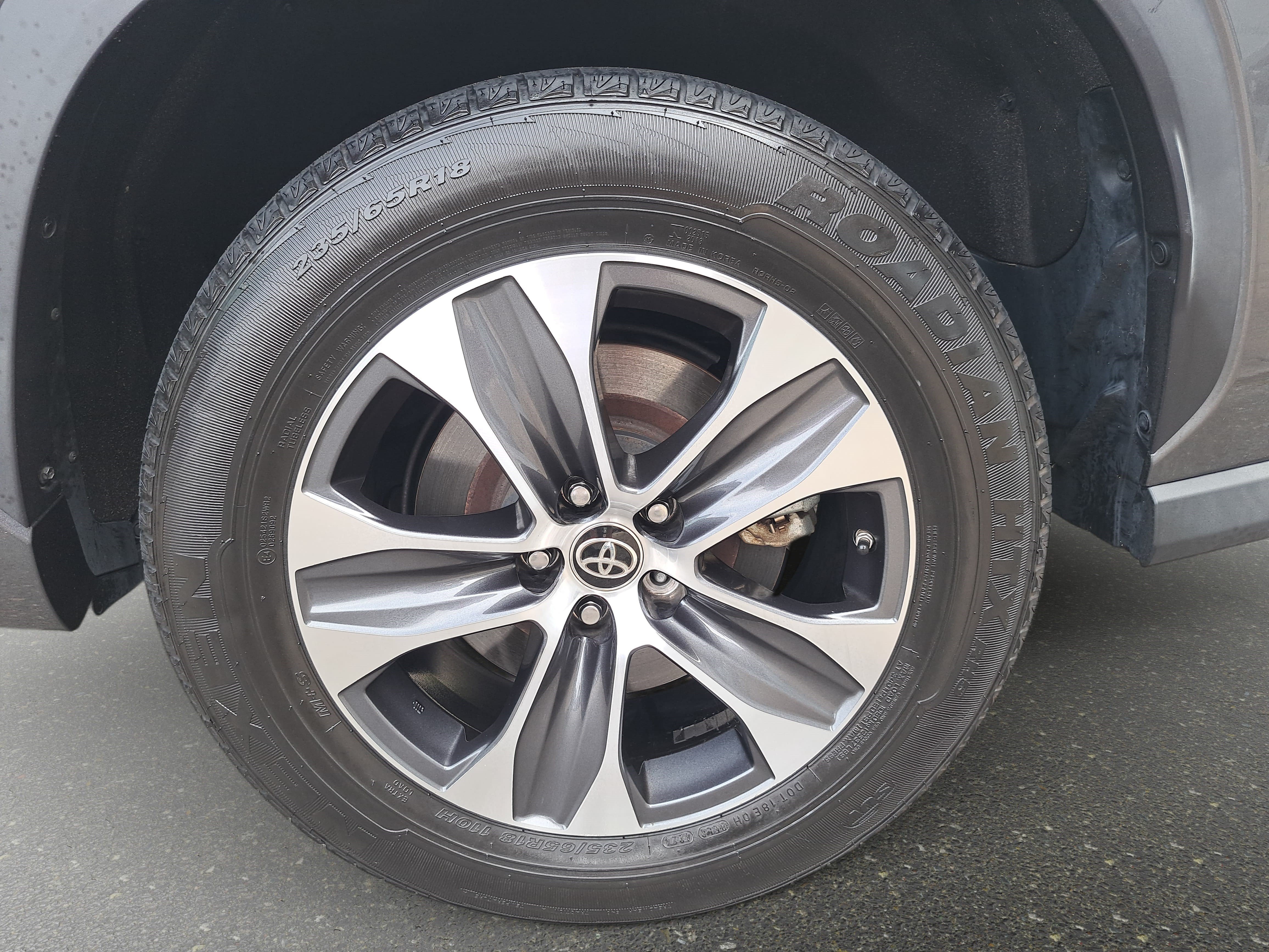 Used 2021 Toyota Highlander XLE FWD image 32