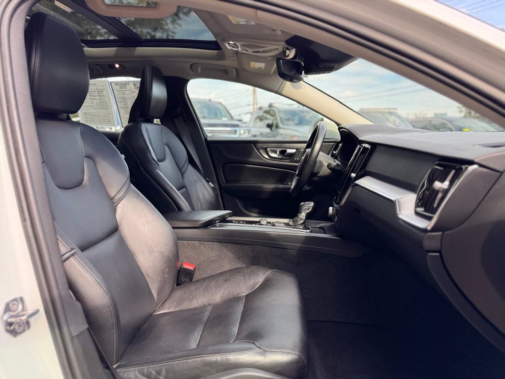 Used 2019 Volvo S60 T6 Momentum w/ Premium Package AWD/4WD image 28