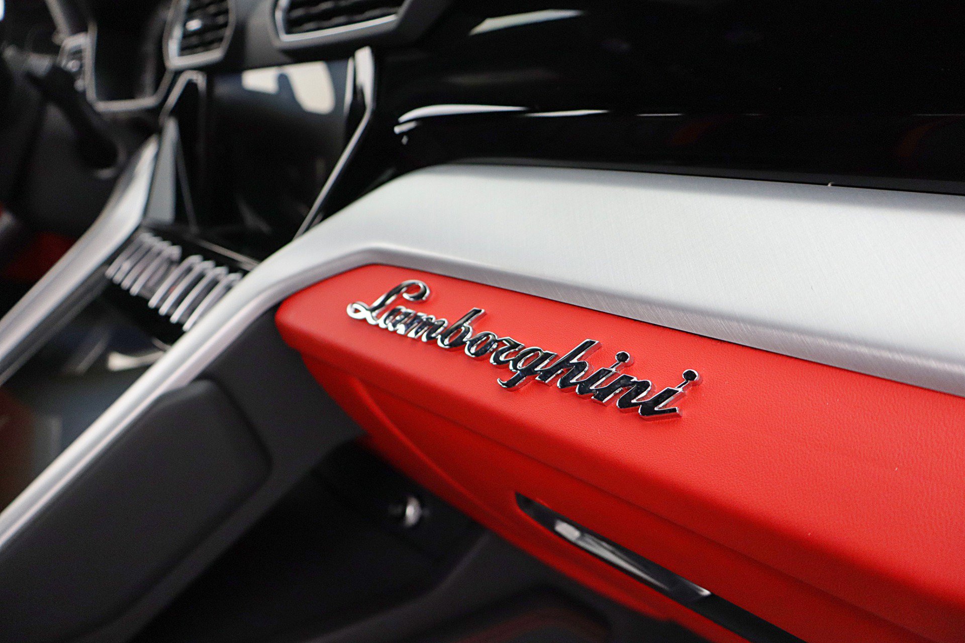 Used 2024 Lamborghini Urus S AWD/4WD image 33