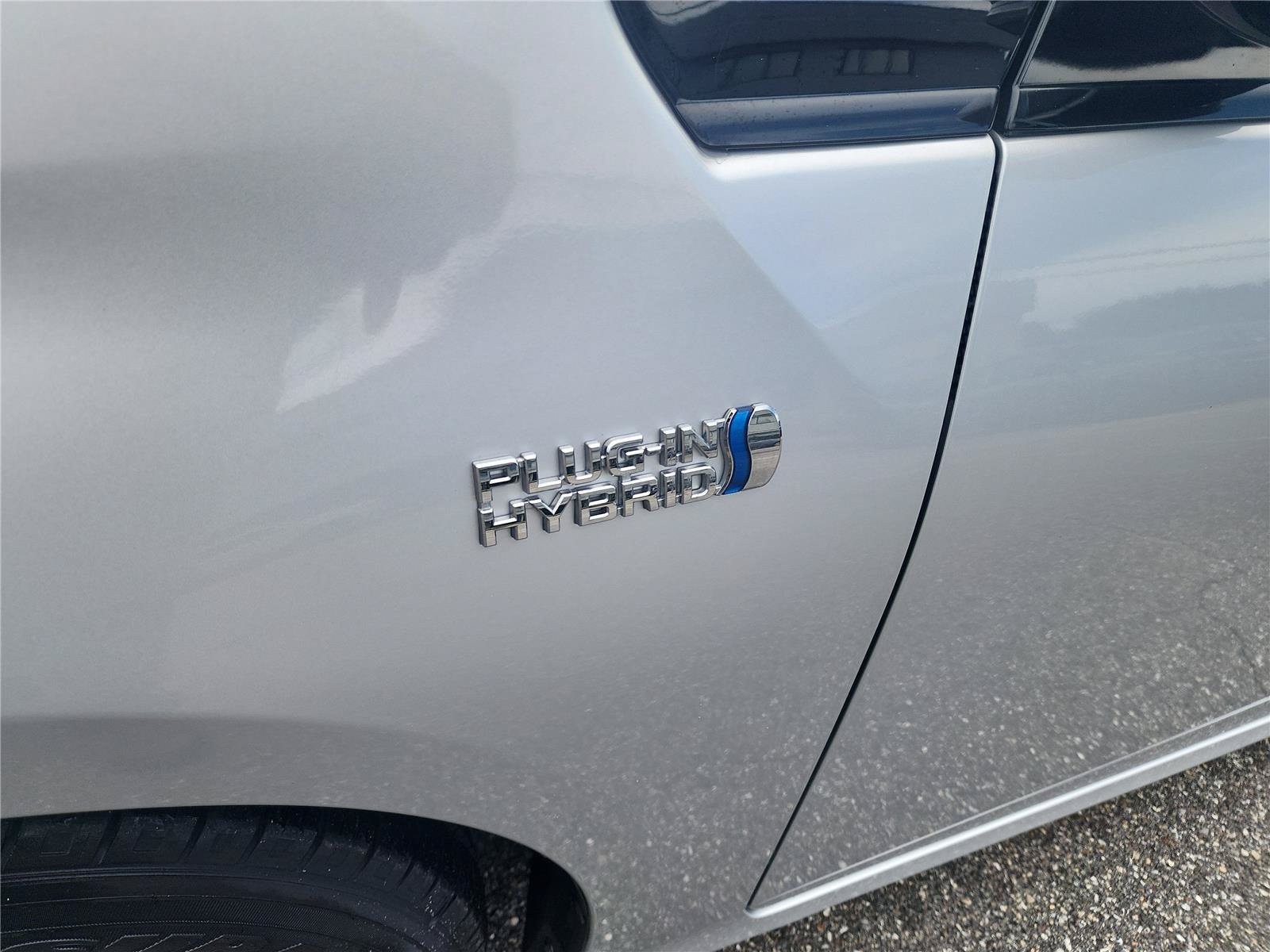 Used 2017 Toyota Prius Prime Advanced FWD image 11