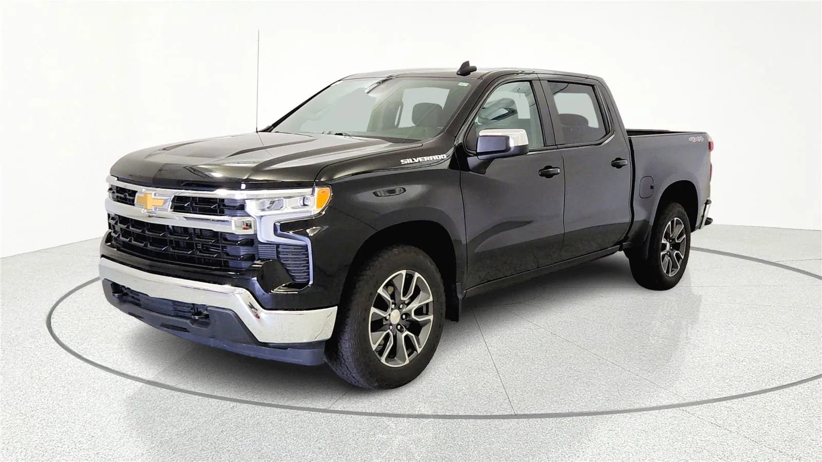 Used 2023 Chevrolet Silverado 1500 LT image 2