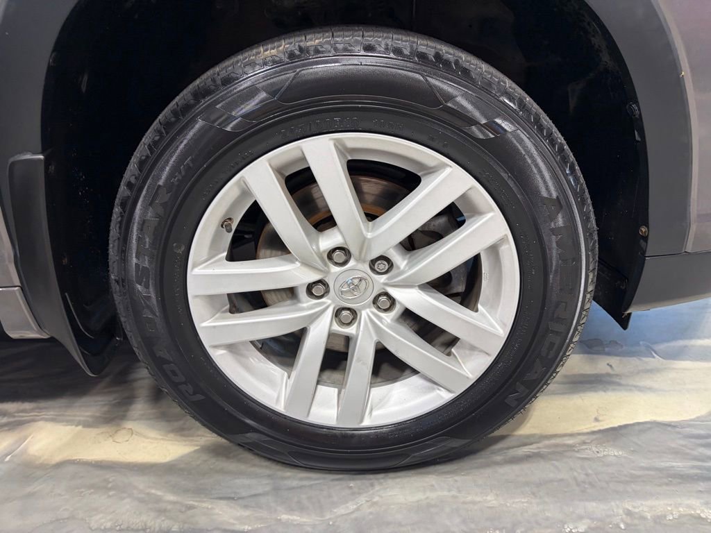 Used 2015 Toyota Highlander LE image 24