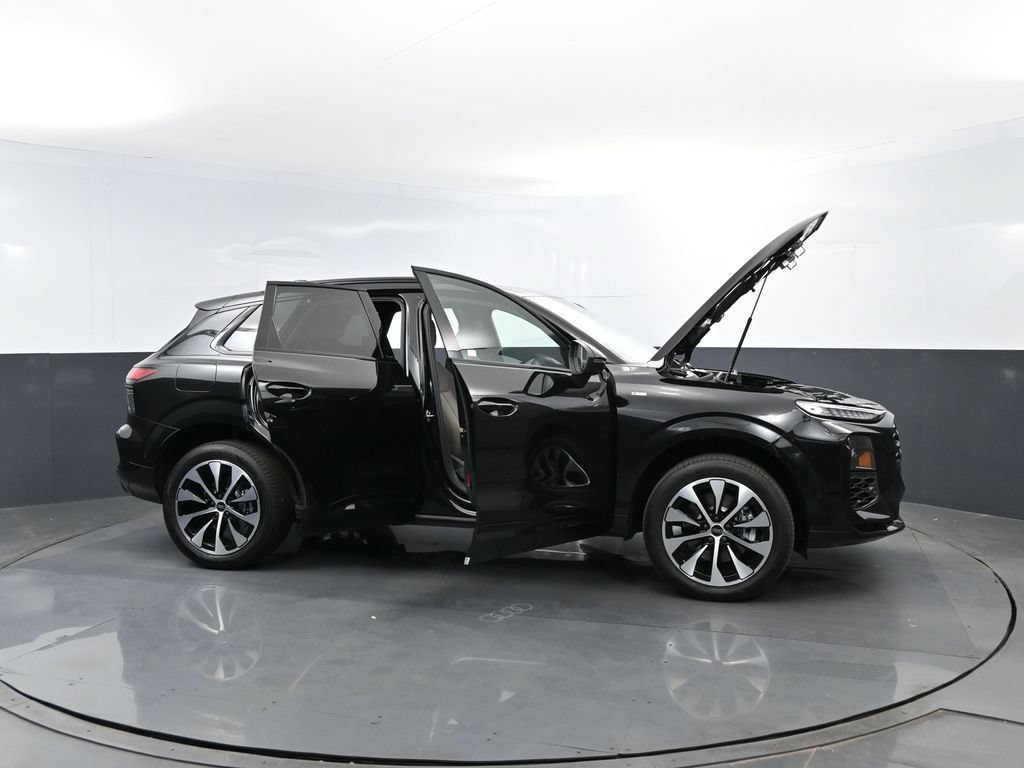 New 2026 Audi Q3 quattro 2.0T w/ Driver Assistance Package AWD/4WD image 31