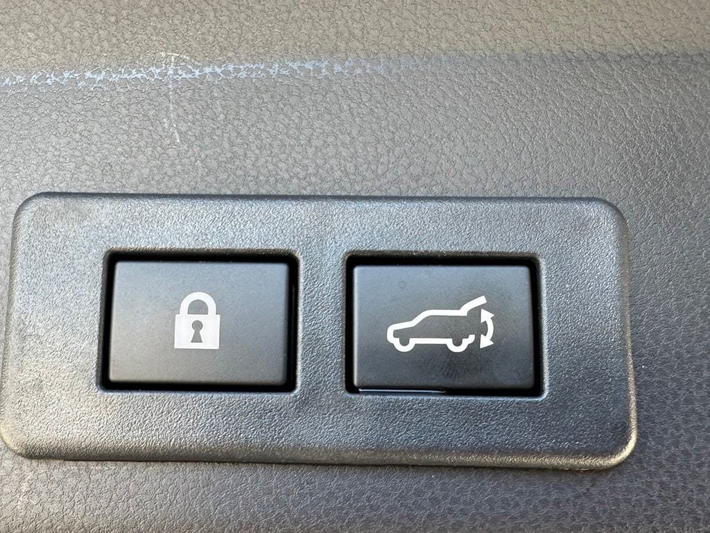 Used 2023 Subaru Ascent Touring AWD/4WD image 32