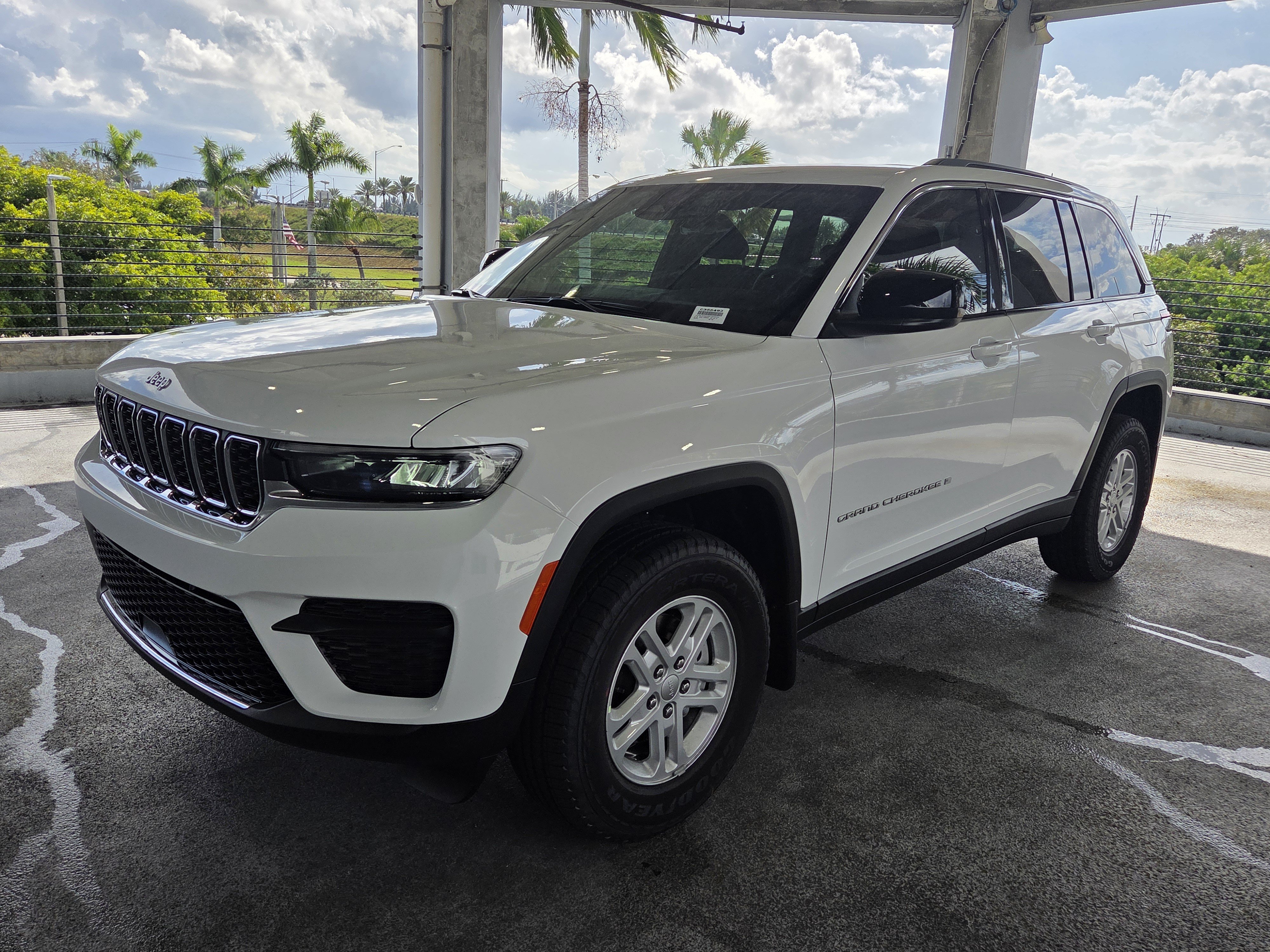 New 2025 Jeep Grand Cherokee Laredo w/ MOPAR Finishing Package RWD image 9