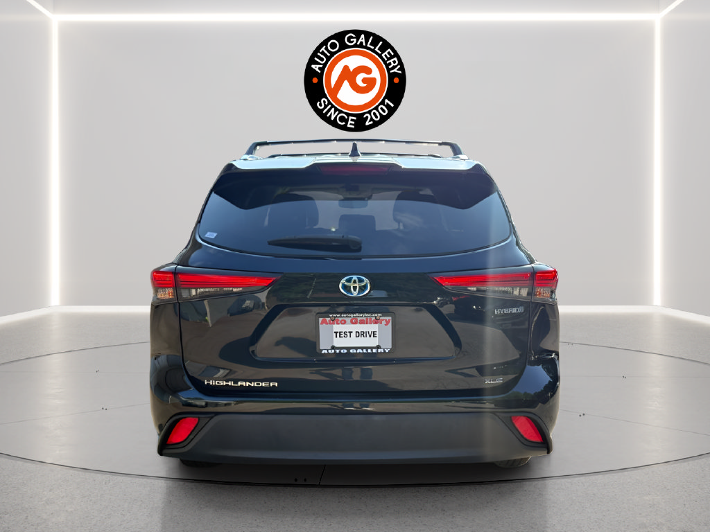 Used 2021 Toyota Highlander XLE AWD/4WD image 7
