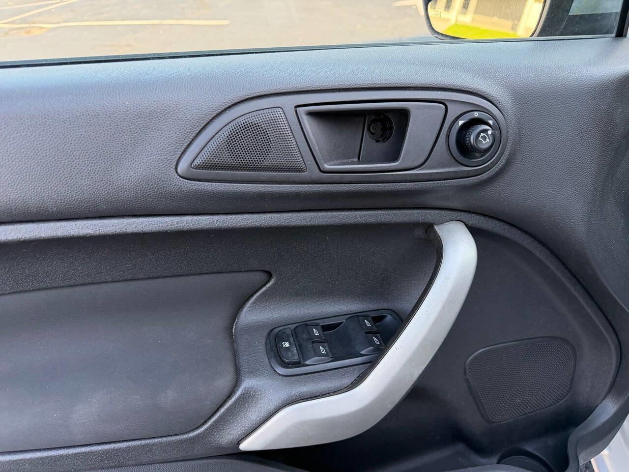 Used 2013 Ford Fiesta SE image 11
