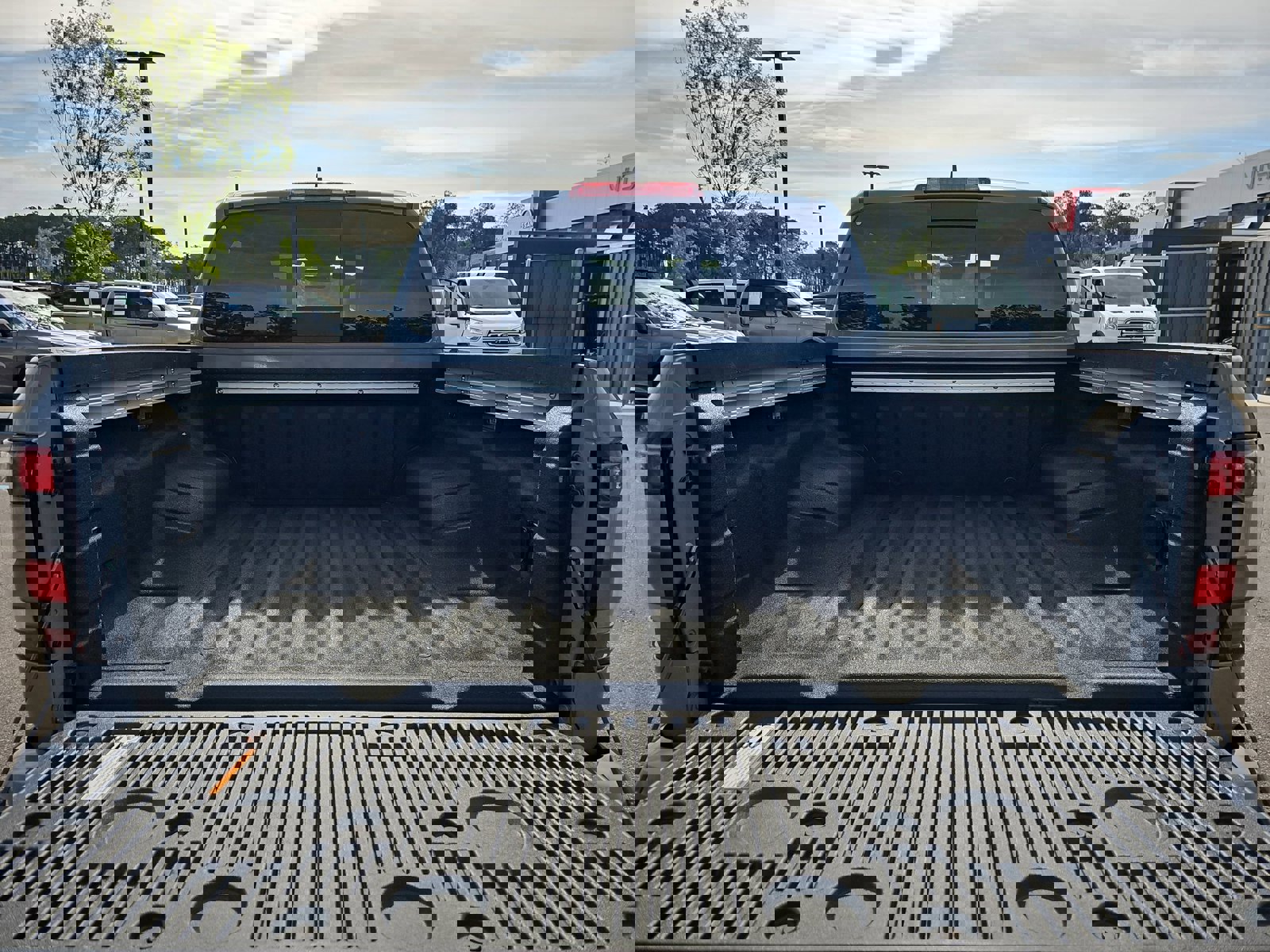 Used 2024 Nissan Frontier PRO-4X w/ Pro Premium Package image 12