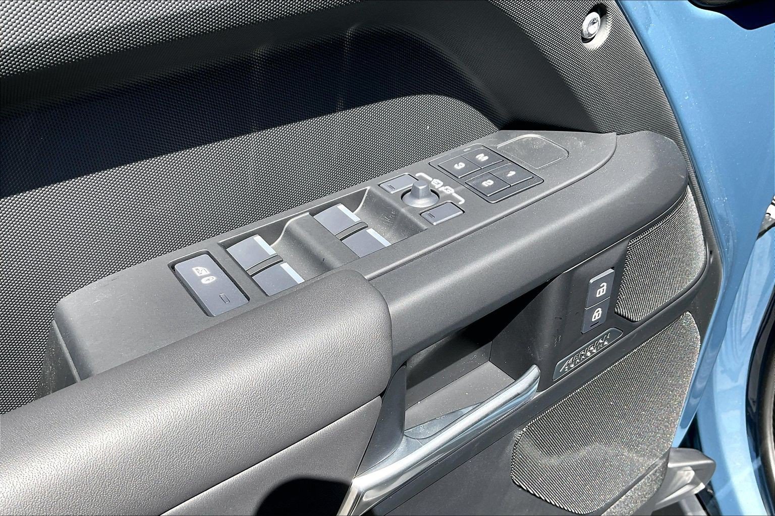 New 2026 Land Rover Defender 110 X-Dynamic SE AWD/4WD image 25