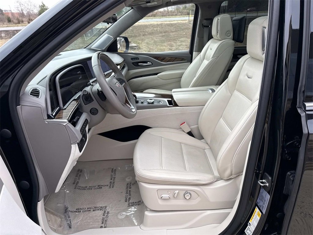Used 2022 Cadillac Escalade ESV Premium Luxury Platinum image 16