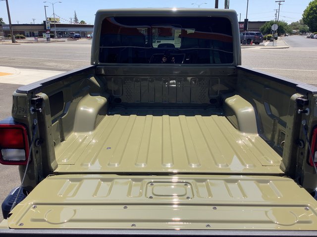 New 2025 Jeep Gladiator Sport AWD/4WD image 30