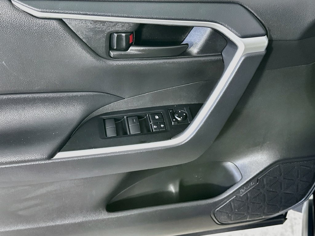 Used 2025 Toyota RAV4 LE FWD image 21