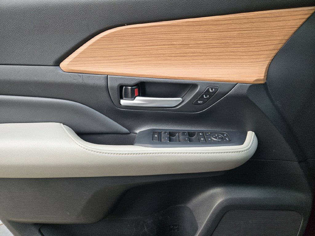 Certified 2024 Toyota Grand Highlander AWD image 17