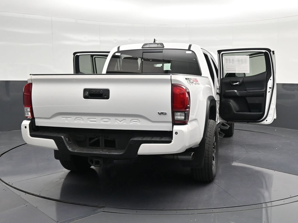 Used 2018 Toyota Tacoma TRD Off-Road w/ Technology Package AWD/4WD image 38