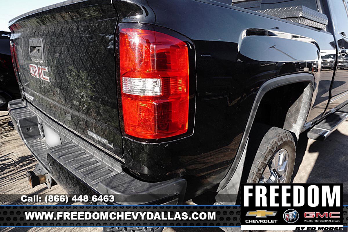 Used 2019 GMC Sierra 2500 Denali w/ Duramax Plus Package AWD/4WD image 9