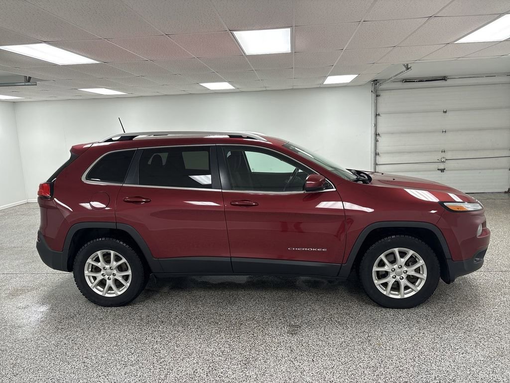 Used 2017 Jeep Cherokee Latitude w/ Cold Weather Group image 9