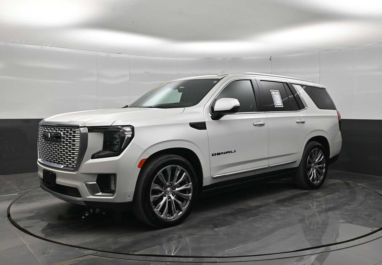 Used 2023 GMC Yukon Denali w/ Denali Reserve Package AWD/4WD image 4