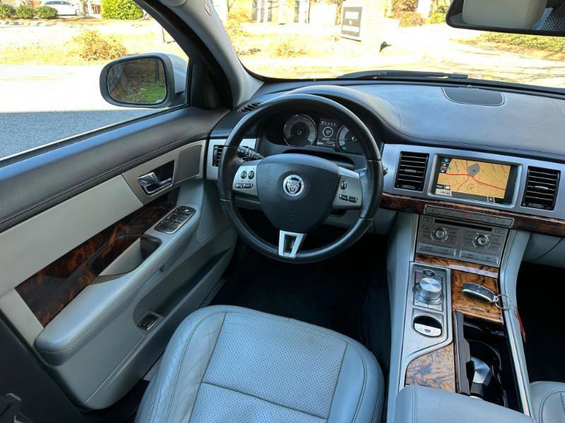 Used 2009 Jaguar XF Premium image 32