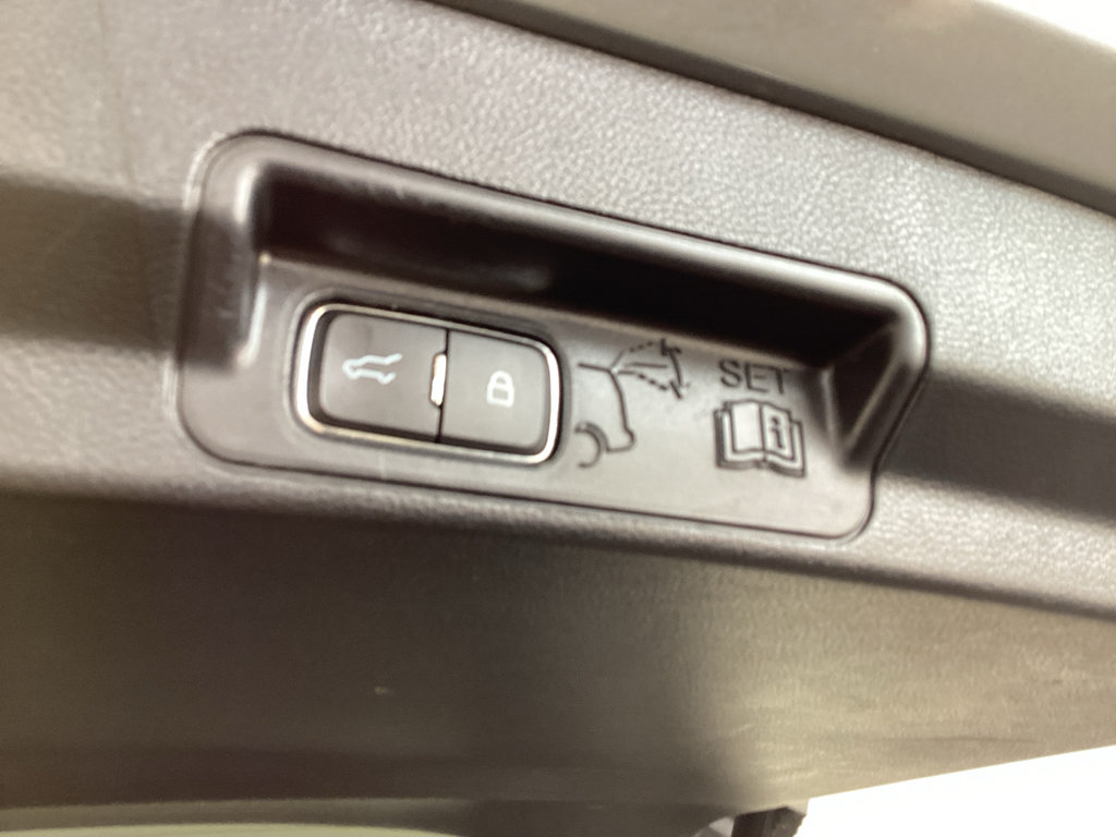 Used 2022 Ford Explorer XLT w/ Equipment Group 202A AWD/4WD image 38