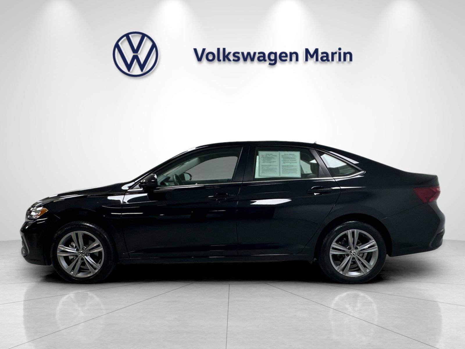 Used 2023 Volkswagen Jetta SE w/ Panoramic Sunroof Package FWD image 2