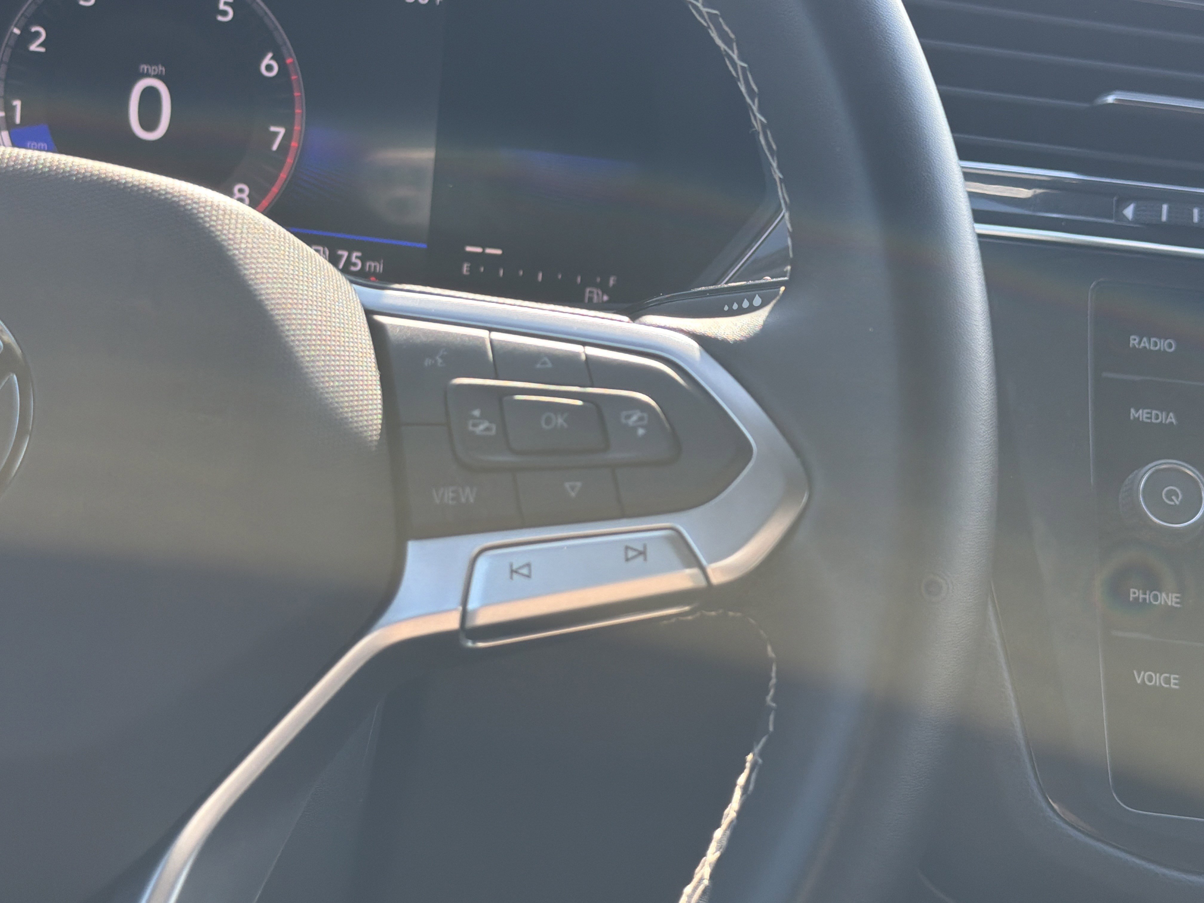 Used 2023 Volkswagen Tiguan SE R-Line image 20