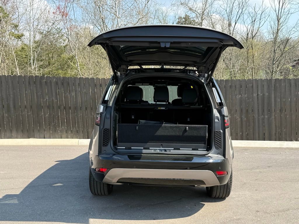 Certified 2025 Land Rover Discovery Dynamic SE image 5