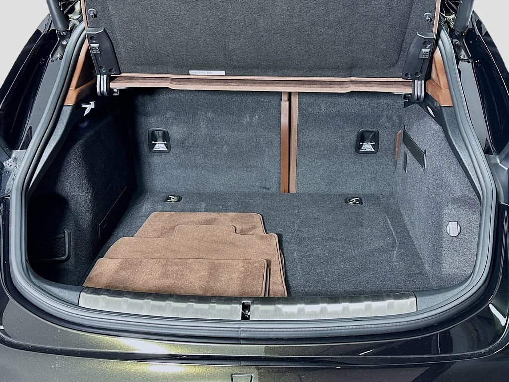 Used 2024 Porsche Taycan Turbo S w/ Premium Package image 28