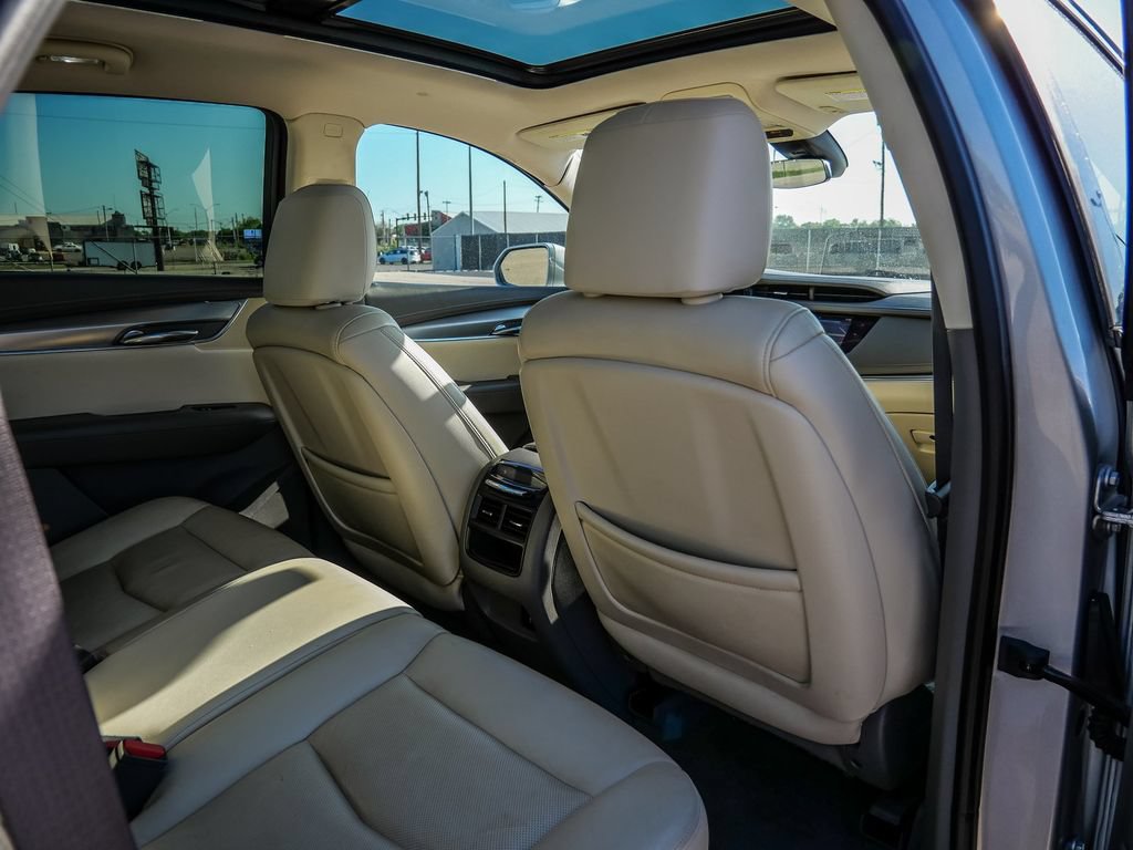 Used 2017 Cadillac XT5 Luxury w/ Driver Awareness Package FWD image 43