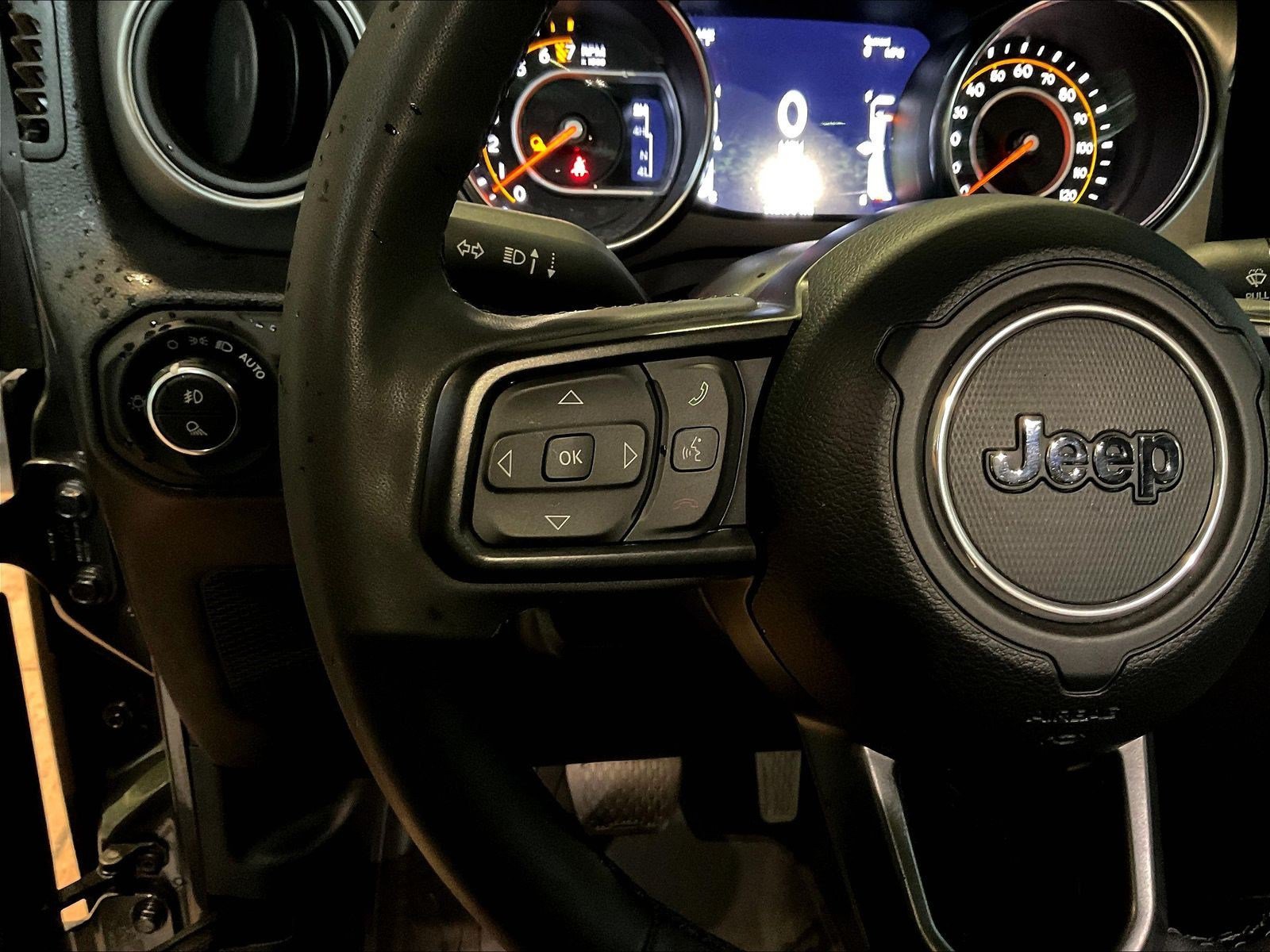 Used 2023 Jeep Gladiator Sport AWD/4WD image 12