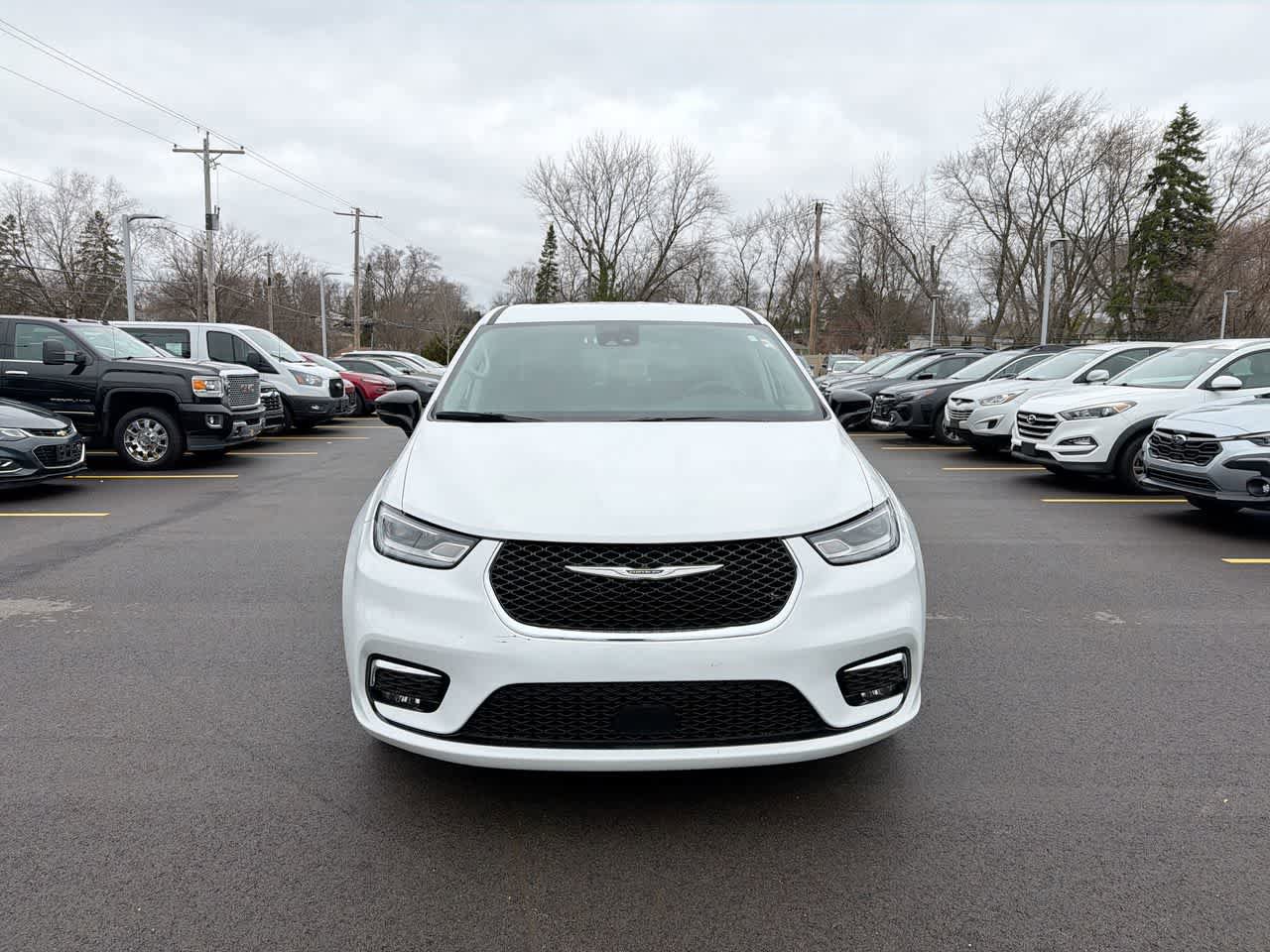Used 2024 Chrysler Pacifica Touring-L FWD image 16