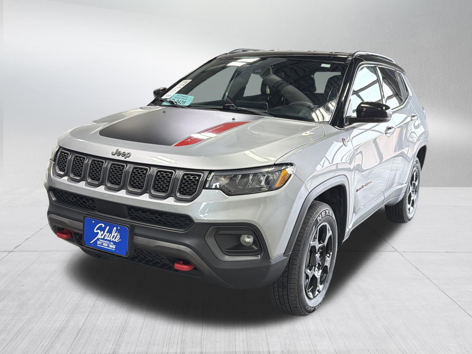 Used 2023 Jeep Compass Trailhawk AWD/4WD image 3