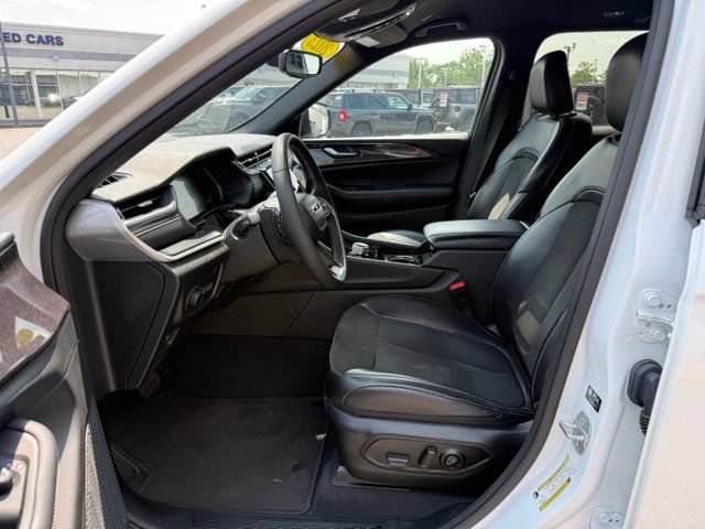 Used 2023 Jeep Grand Cherokee Altitude AWD/4WD image 6