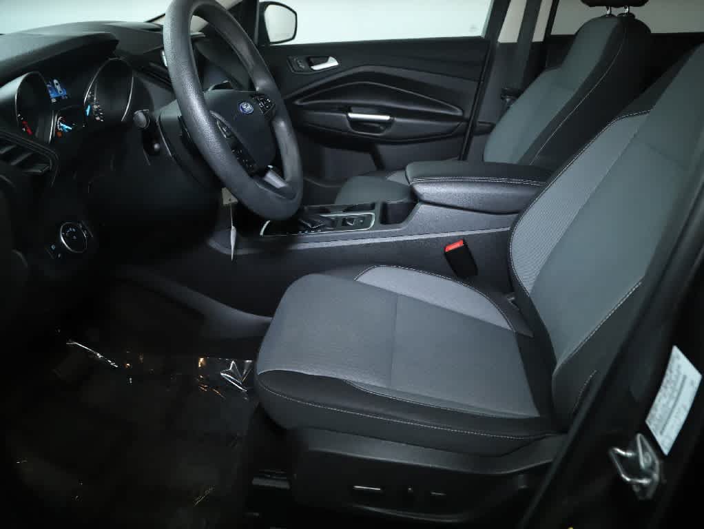 Used 2017 Ford Escape SE w/ Equipment Group 201A FWD image 19