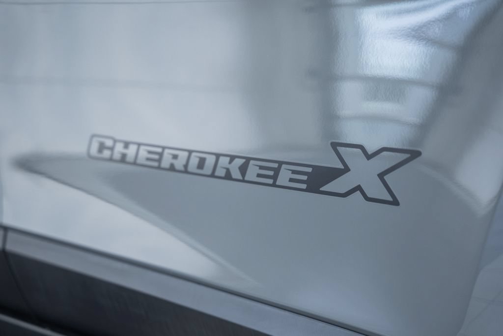 Used 2022 Jeep Cherokee Latitude w/ Trailer Tow Group AWD/4WD image 15