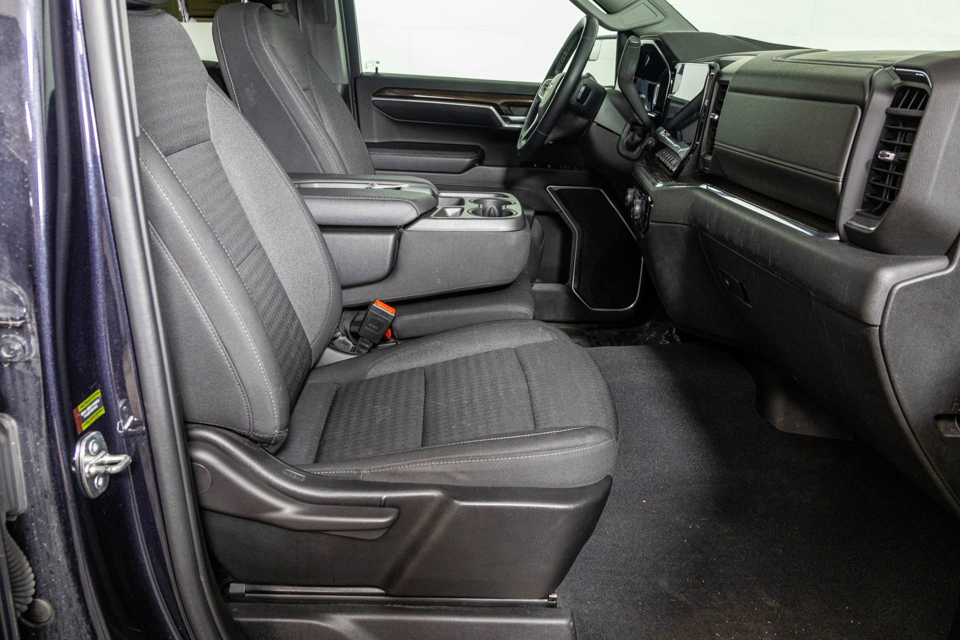 Used 2023 Chevrolet Silverado 1500 LT image 44