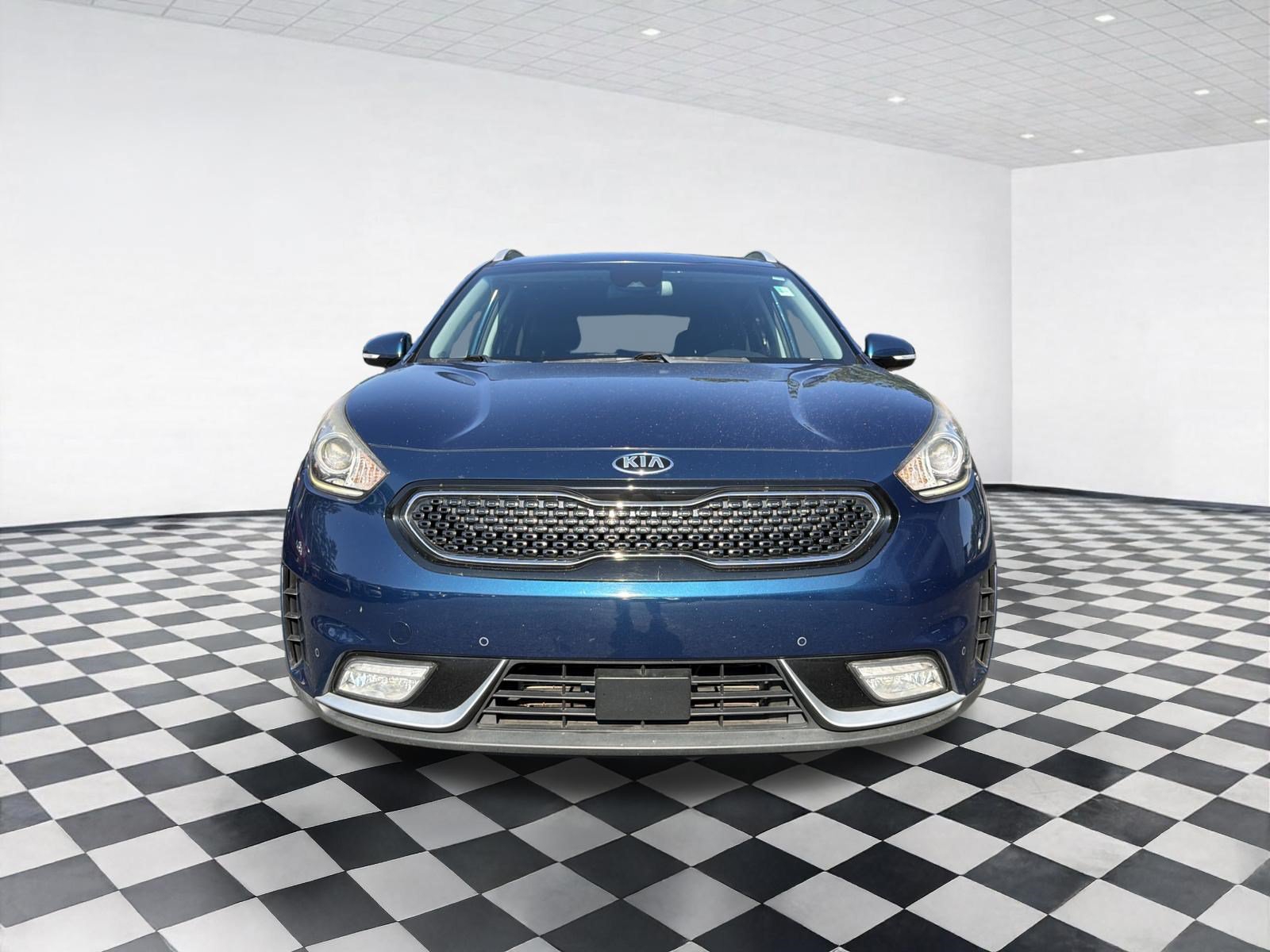 Used 2018 Kia Niro Touring FWD image 2