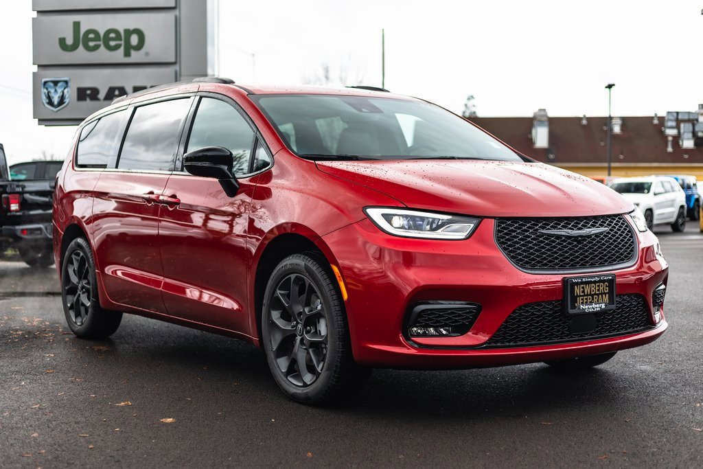 New 2026 Chrysler Pacifica Select w/ S Appearance Package image 6