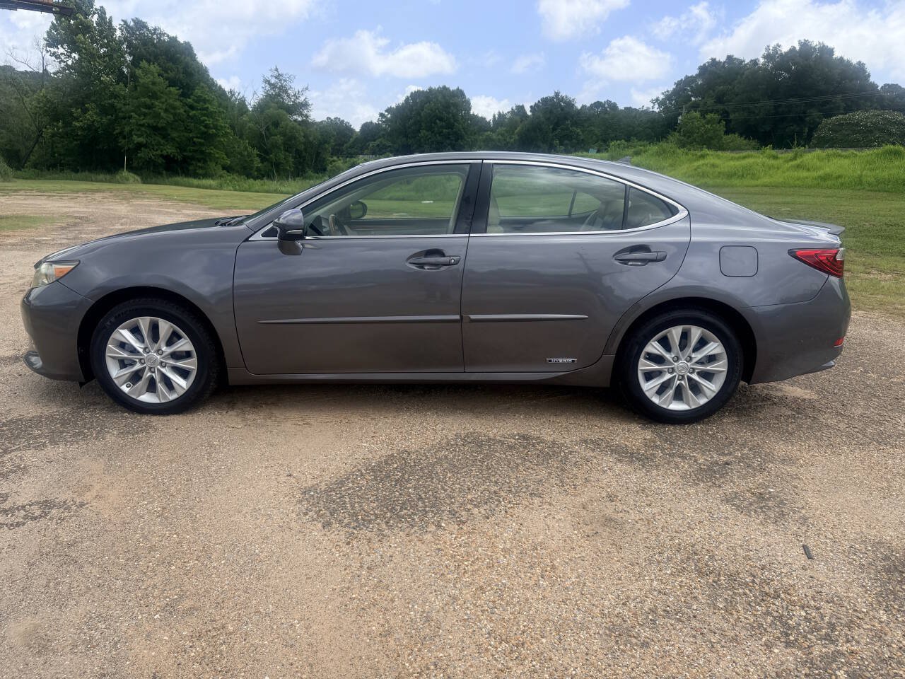 Used 2013 Lexus ES 300h w/ Premium Pkg FWD image 2