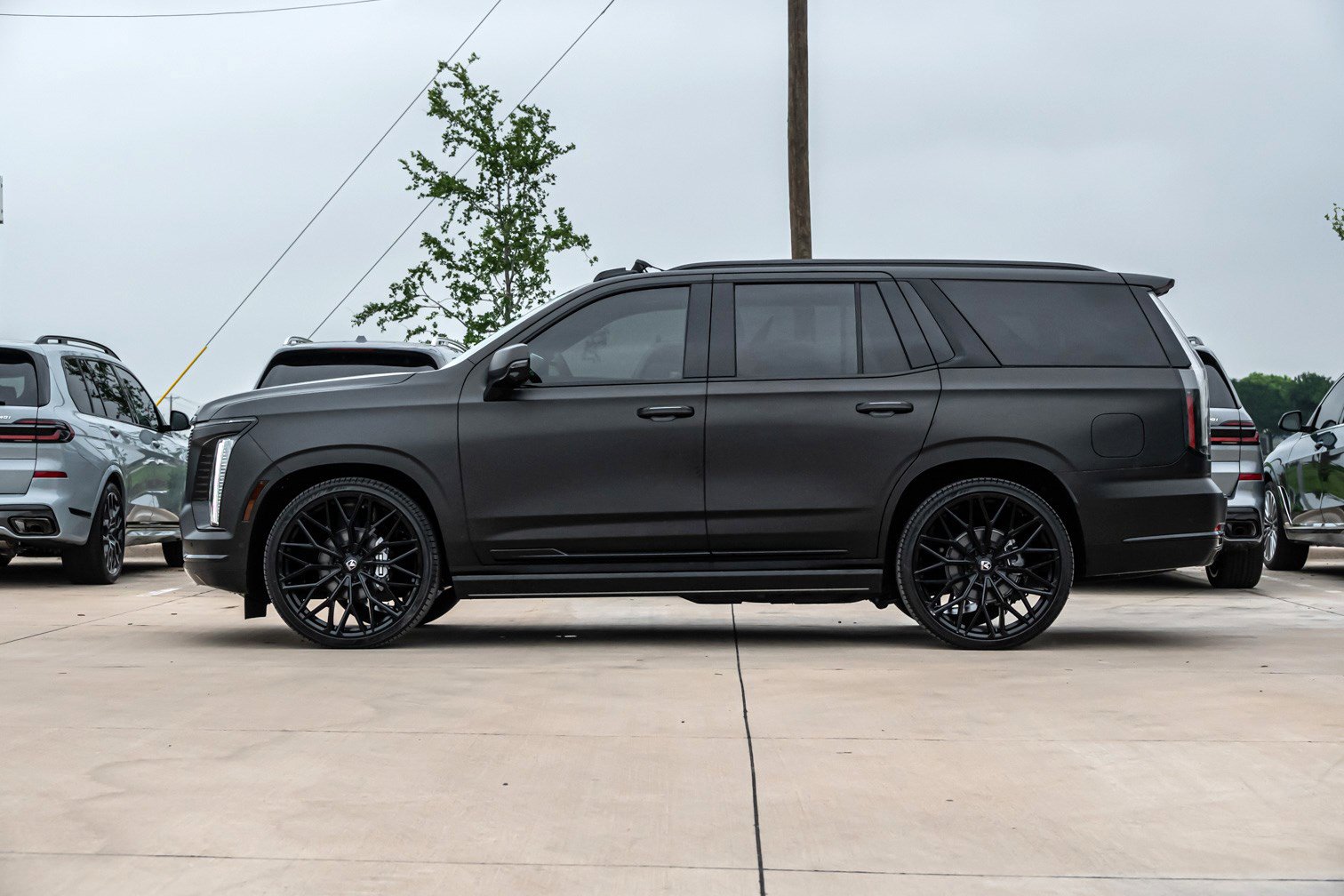 Used 2026 Cadillac Escalade Platinum Sport w/ LPO, ONYX Package AWD/4WD image 6