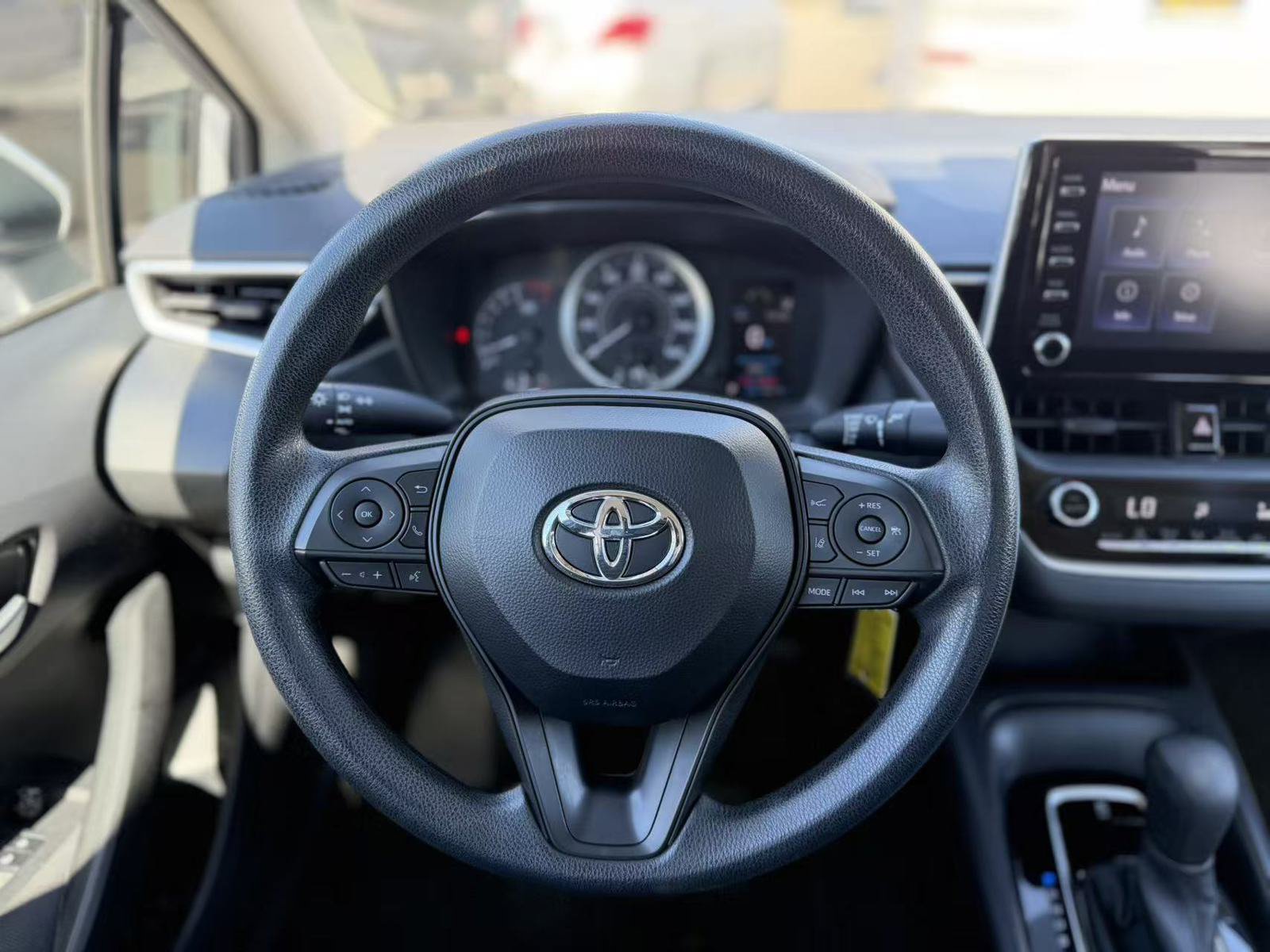 Used 2020 Toyota Corolla LE FWD image 12
