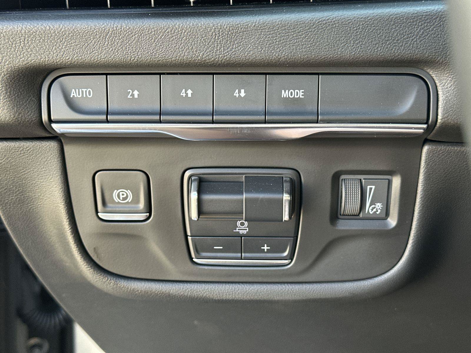 Used 2025 Cadillac Escalade Sport AWD/4WD image 17