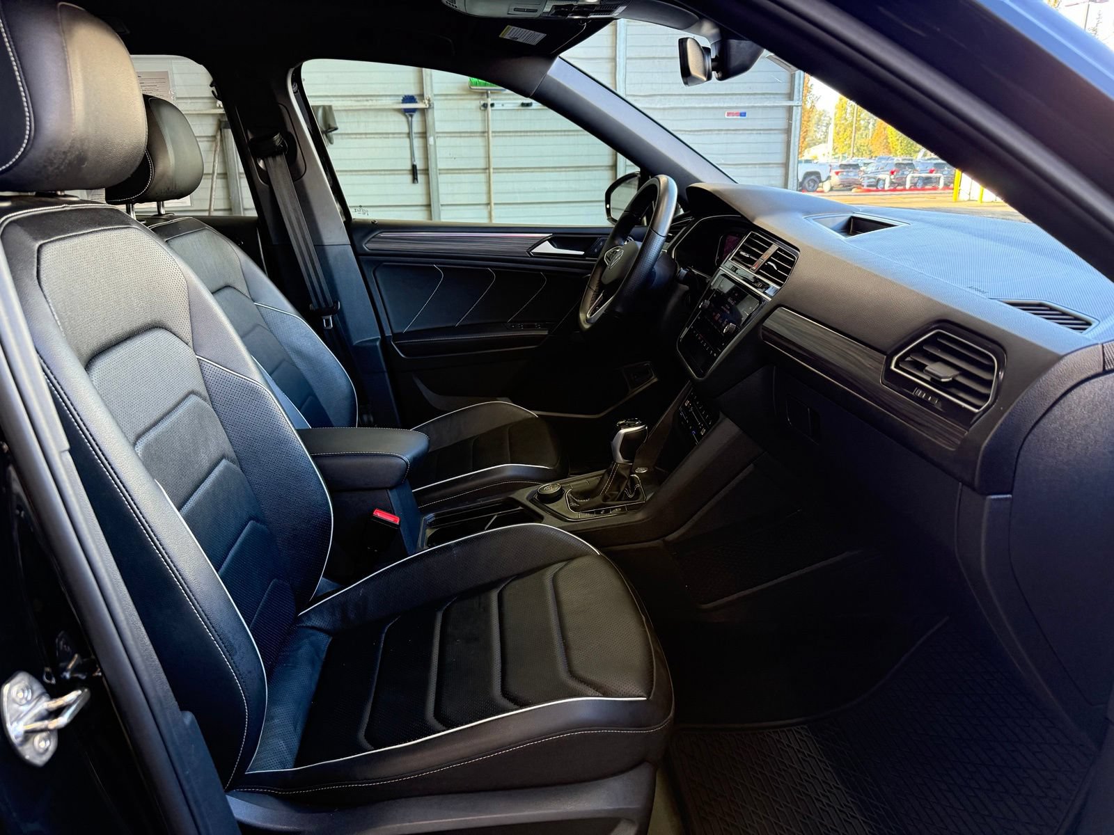 Used 2024 Volkswagen Tiguan SEL R-Line AWD/4WD image 10