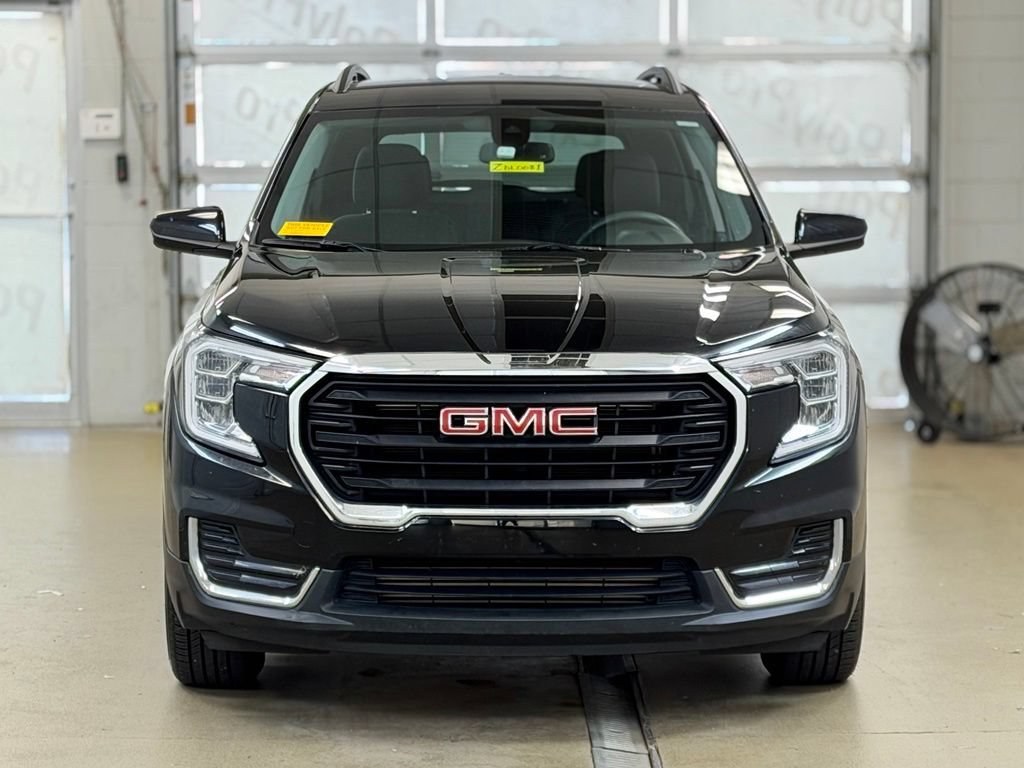 Used 2022 GMC Terrain SLE w/ Driver Convenience Package AWD/4WD image 2