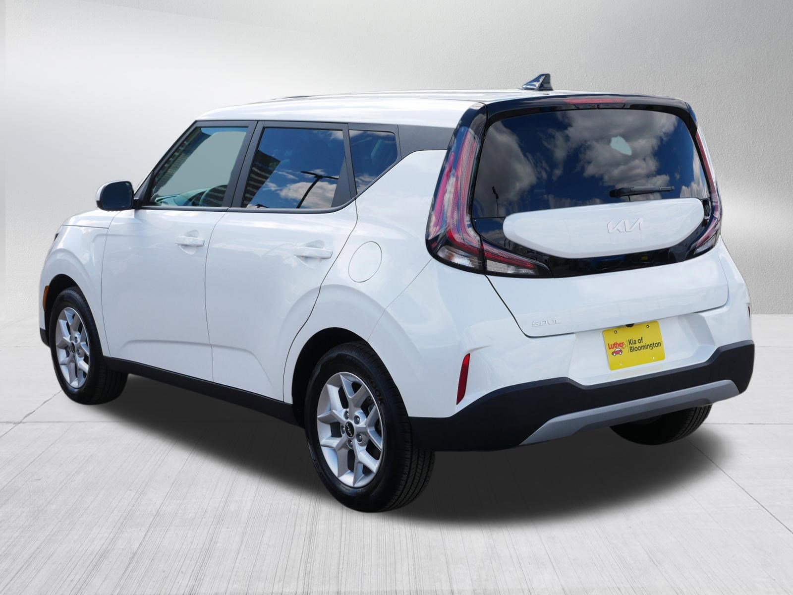 Used 2025 Kia Soul LX FWD image 5