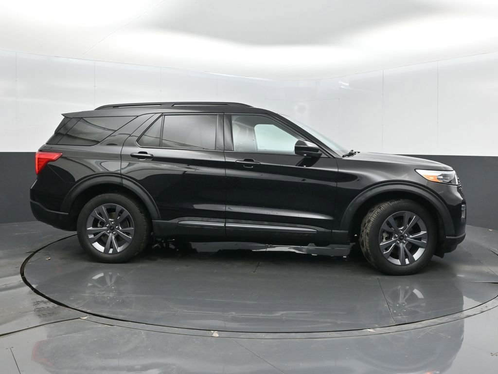 Used 2022 Ford Explorer XLT w/ Equipment Group 202A image 8