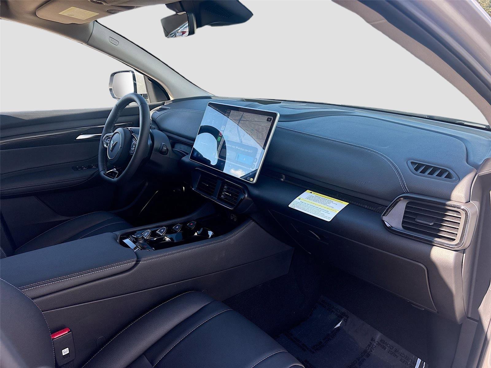 New 2025 VinFast VF 8 Eco image 29