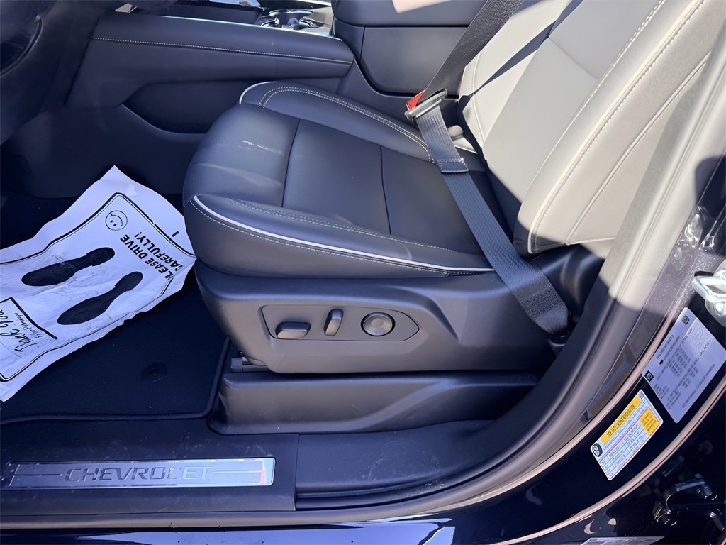 New 2026 Chevrolet Suburban Premier image 15